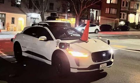 Sürücüsüz Taksiler San Francisco'da Tartışmalara Yol Açıyor