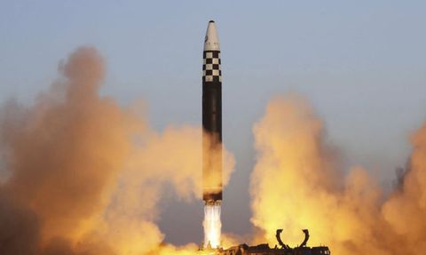 Güney Kore Kuzey Kore'nin doğu sularına balistik füze fırlattı