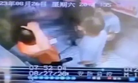 Çin'de Düşen Asansörde Korkunç Anlar Yaşandı