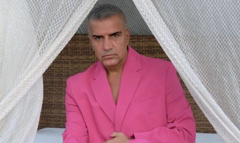 Berdan Mardini'nin Pembe Takım Elbise Tarzı Gündemde