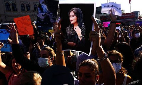 İran'da Mahsa Amini Gösterileriyle İlgili Tutuklu Cevad Ruhi Hayatını Kaybetti