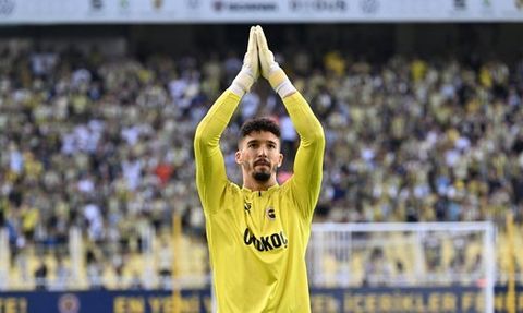 Fenerbahçe, Dominik Livakovic'i Transfer Etti ve Altay Bayındır ile Yollarını Ayırdı