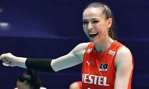 TVF Başkanı Mehmet Akif Üstündağ ve Voleybol Milli Takımı Oyuncuları Gururlarını Dile Getirdi