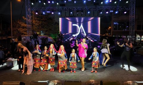 Tuba Büyüküstün'ün 'Lüks Nedir?' Videosu Sosyal Medyada Alay Konusu Oldu