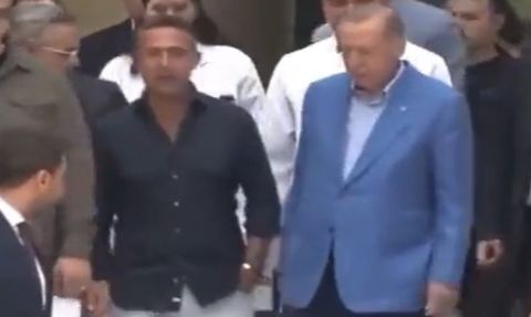 Ali Koç'un Erdoğan'ı Elleri Cebinde Yolcu Etmesi