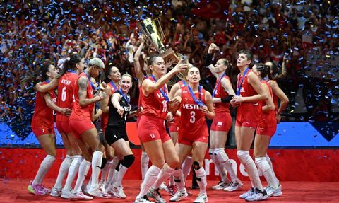 Avrupa Şampiyonuyuz! Filenin Sultanları destan yazdı