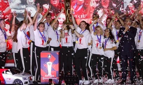 Üç Siyasi Parti Tarihi Başarıyı Kutlamadı