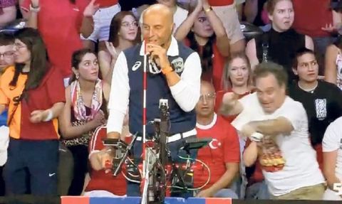 Filenin Sultanları'nın Şampiyon Olduğu Maçta, Hakemin Arkasındaki Çılgın Taraftar Ortaya Çıktı