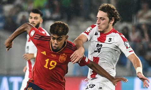 16 Yaşındaki Lamine Yamal Barcelona Formasıyla Tarihe Geçti