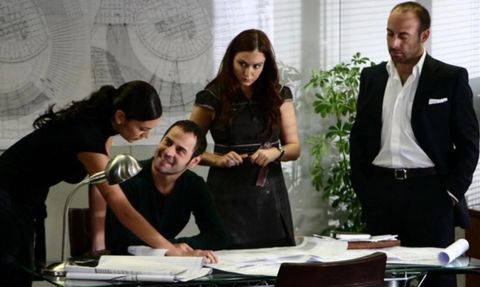 Binbir Gece Dizisinin Yıldızları Ceyda Düvenci ve Bergüzar Korel Yıllar Sonra Bir Araya Geldi