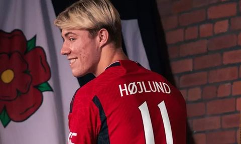 Manchester United'ın Yeni Transferinin Forma Sorunu