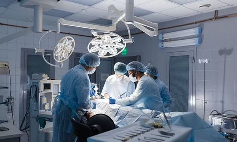 İngiltere'de Bir Kadın Cerrah Tacize Uğradı