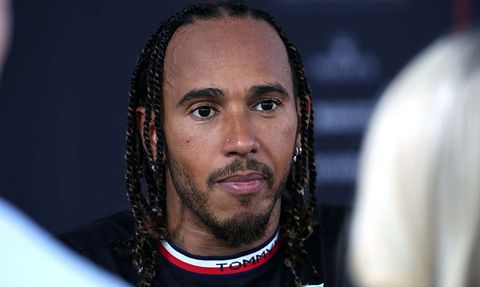Lewis Hamilton, Mercedes ile Kontratını Uzattı