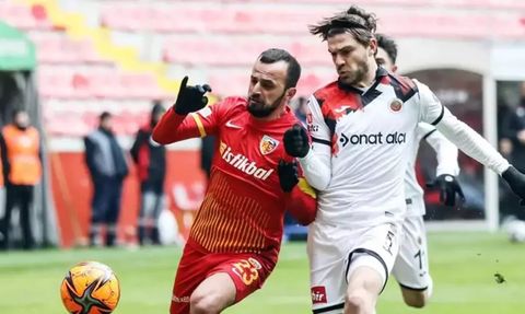 İlhan Parlak Futbol Kariyerini Sonlandırdı