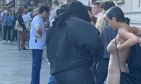 Kanye West ve Eşi Berlin'de Bir Türk Dönercisinde Sıra Bekledi