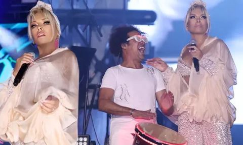 Ajda Pekkan, Beyaz Elbiseyle Soğuk Havada Konser Verdi