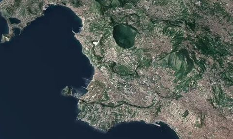 İtalya'nın Napoli Kenti Yanardağ Depremiyle Sarsıldı