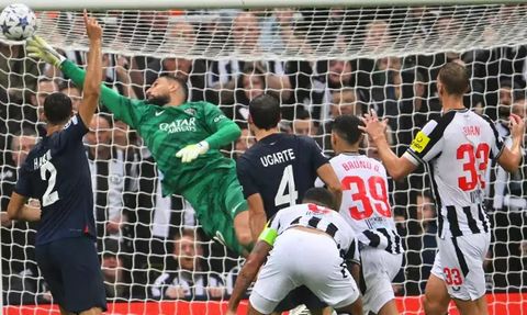 Newcastle United UEFA Şampiyonlar Ligi F Grubu ikinci maçında PSG'yi 4-1 yendi
