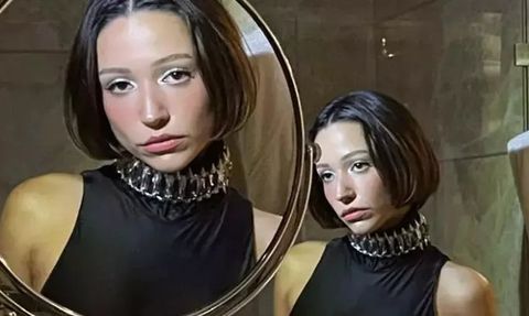 Zeynep Bastık Paris'te Cesur Pozlar Verdi