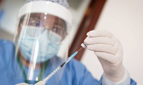 Yunanistan'da Covid-19 Vaka Sayısı Artıyor, Yeni Aşılama Süreci Başlıyor