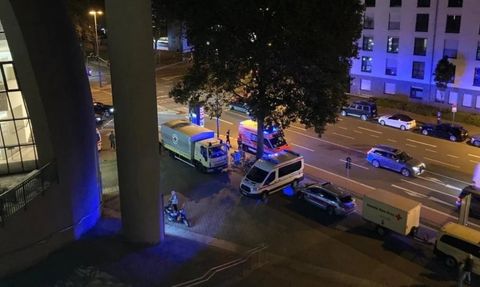 Köln'de Bomba Tehlikesi: Evlerini Terk Edenler Camiye Sığındı