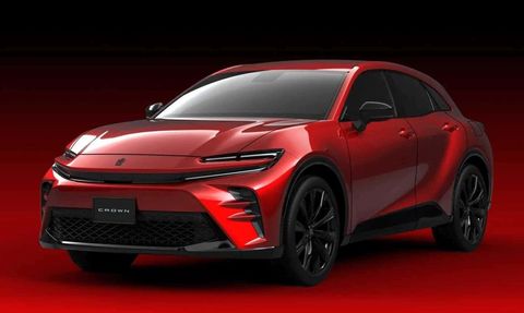 Toyota Crown Sport Japonya'da Satışa Çıktı