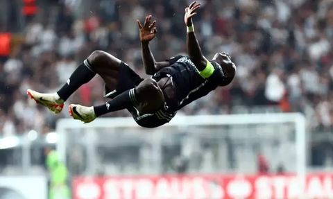 Beşiktaş'ın Kamerunlu Golcüsü Aboubakar Parlıyor