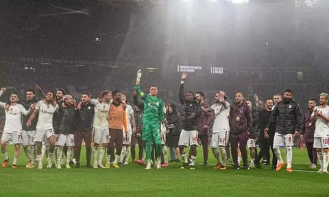 Galatasaray Antalyaspor'u Yendi: Özveri ve Fedakarlıkla Yenilmezlik Serisi Sürdü