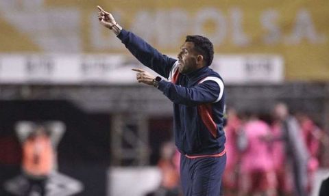 Carlos Tevez, Independiente'deki Oyuncularının Okuma Yazma Bilmediğini Açıkladı