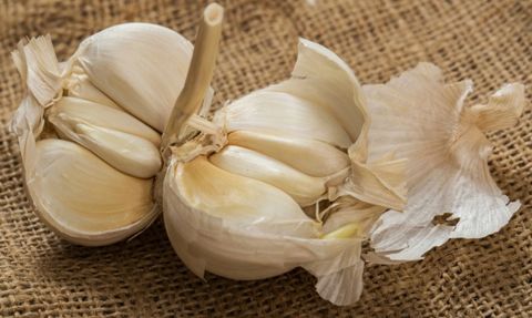 Sarımsak Kabuğunun Faydaları ve Kullanım Alanları