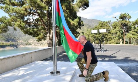 Karabağ'da Zafer: Azerbaycan Ordusu Ermeni Güçlerini Yeniyor