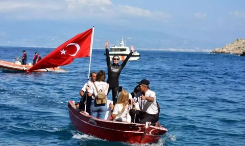 Şahika Ercümen, Paletsiz Dalışta Dünya Rekorunu Kırdı