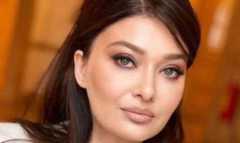 Nurgül Yeşilçay Evde Temizlik Yaparken Eski Şarkılarla Eğlendi