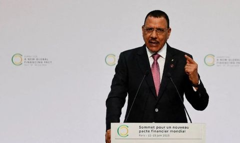 Nijer'de Görevden Alınan Cumhurbaşkanı Mohamed Bazum Kaçma Girişiminde Bulundu