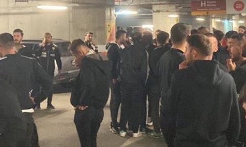 Galatasaray - Beşiktaş Derbisinde Taraftarlar Arasında Gerginlik