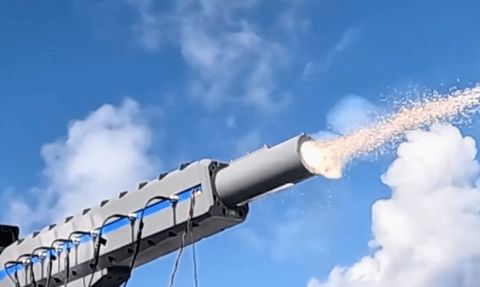 Japonya, Elektromanyetik Raylı Topu Denizden Başarıyla Test Etti