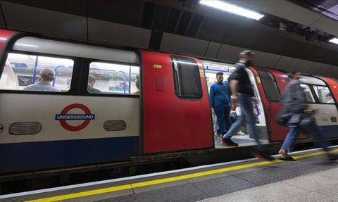 İngiltere'de Filistin Destekçisi Metro Makinisti Görevden Uzaklaştırıldı