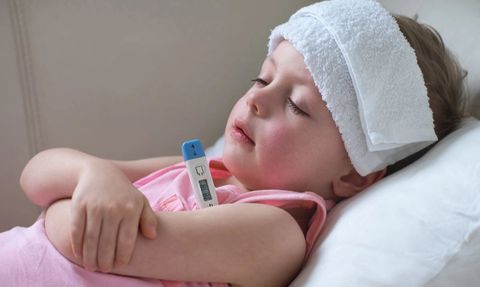 Anneler Dikkat! Yüksek Ateşin Çaresi Bulundu! Limonlu Çorap Yöntemi!