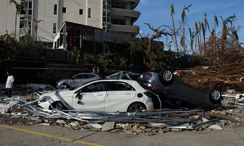 Meksika'da Otis Kasırgası 27 Kişinin Ölümüne Neden Oldu