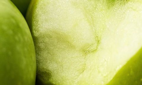 Sabahları Aç Karnına Elma Yemenin Faydaları