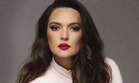 Demet Akalın, Köprülere Türk Bayrağı Asılmamasına Tepki Gösterdi!