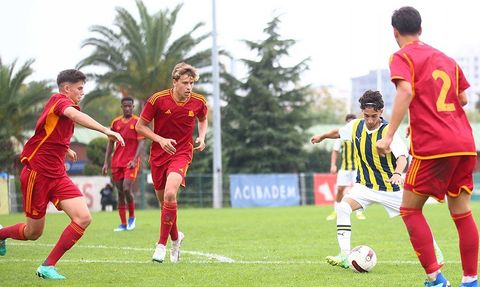 Fenerbahçe'nin Dereağzı Lefter Küçükandonyadis Tesisleri'ndeki ilk maçı