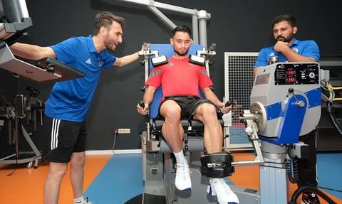 Erzurum'da Futbolcular Performans Testinden Geçiyor