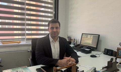 19 Yaşındaki Genç, 4 Santimetre Kısa Bacağıyla Yürümeye Başladı