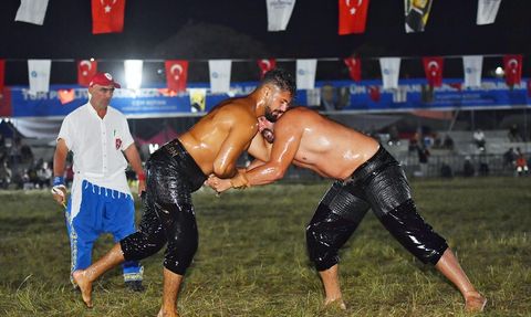 26. Feslikan Yağlı Güreşleri'nde Enes Doğan Başpehlivan Oldu