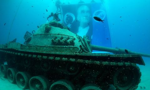 Büyük Zafer'in 102. Yıl Dönümü Deniz Altında Kutlandı