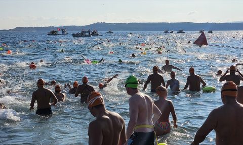 Çanakkale Boğazı'nda Yüzücüler Asya'ya Kulaç Attı