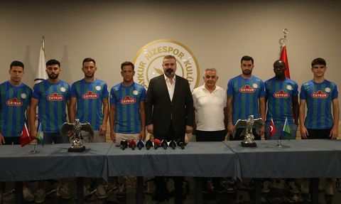Çaykur Rizespor'dan Yeni Transferler İçin İmza Töreni