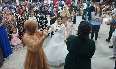 Denizli'de Down Sendromlu Esra'nın Düğün Rüyası Gerçekleşti