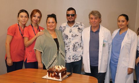 Evlilik Yıl Dönümünü Hastanede Kutladılar